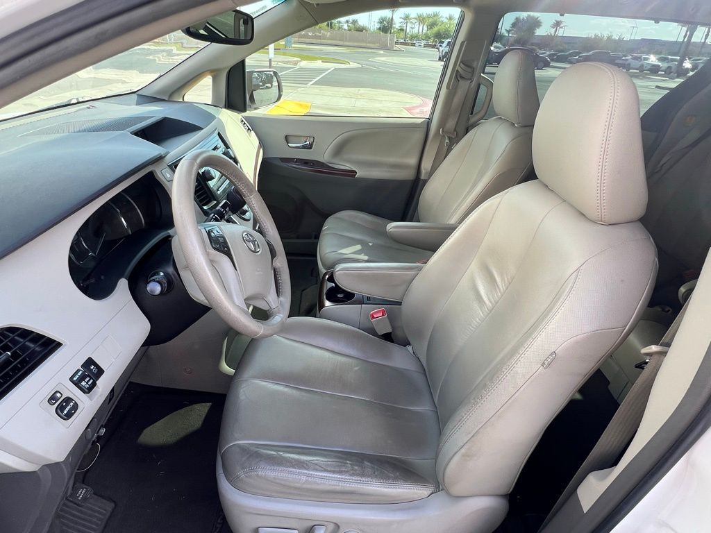 Thumbnail: 2012 Toyota Sienna - 7