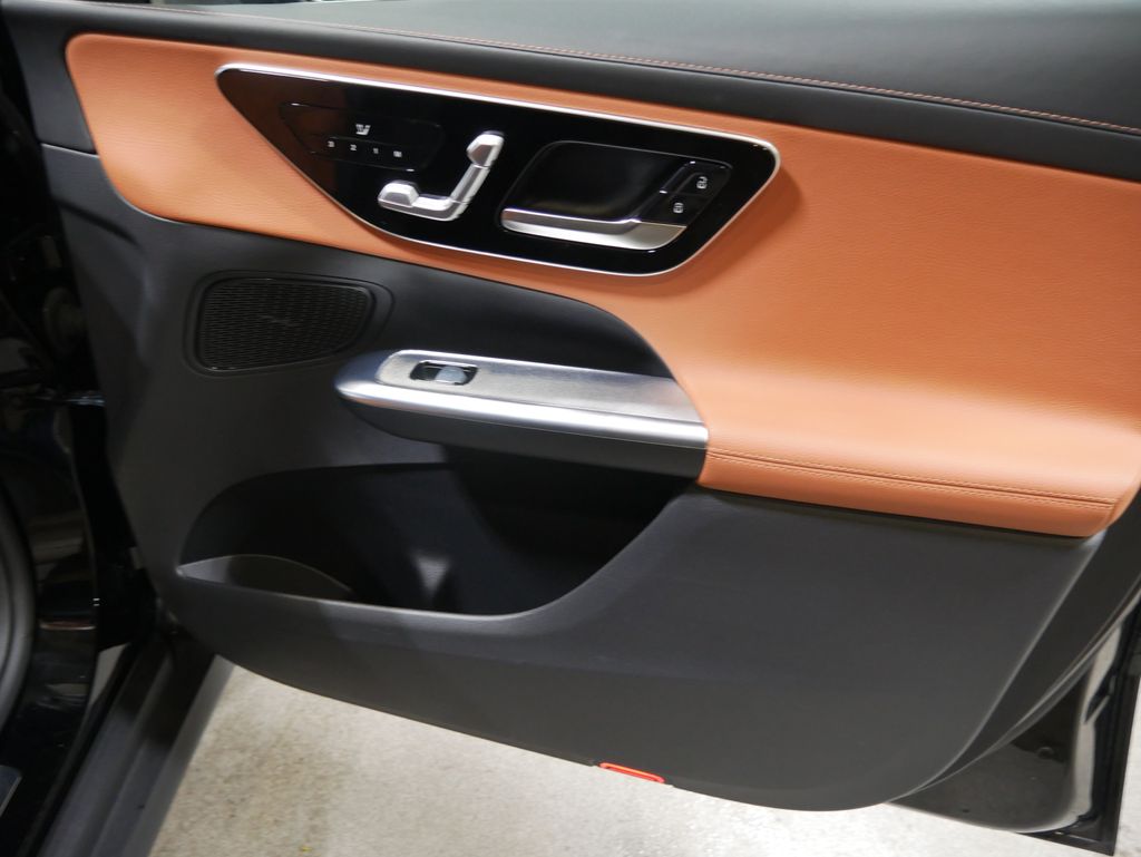 Thumbnail: 2023 Mercedes-Benz GLC - 26