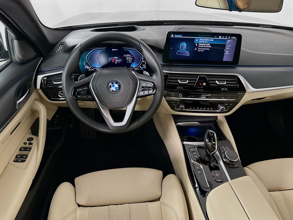 Thumbnail: 2023 BMW 5 Series - 23