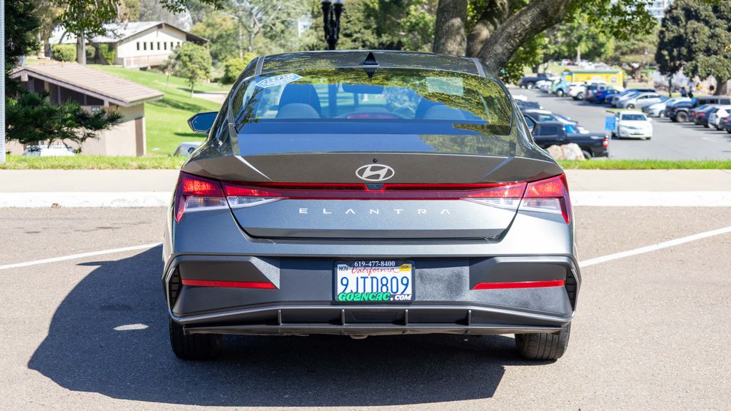 Used 2024 Hyundai Elantra SE 4D Sedan