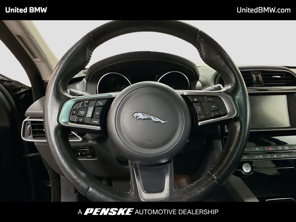 Thumbnail: 2018 Jaguar F-Pace - 6