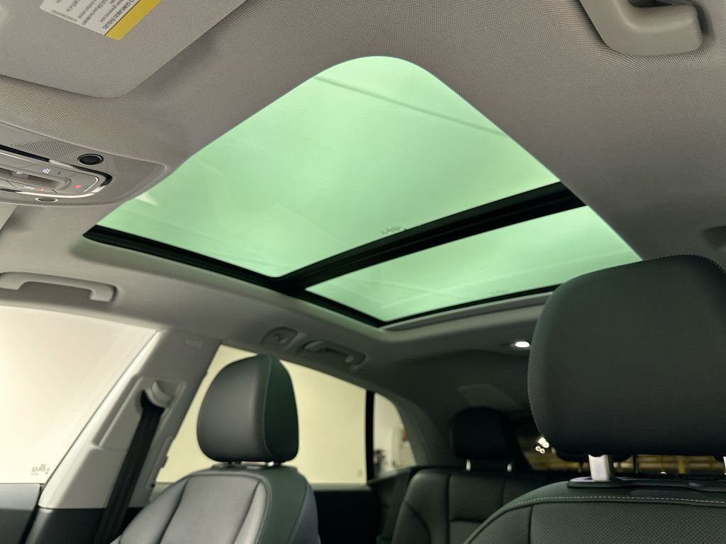 Thumbnail: 2022 Audi Q8 - 11