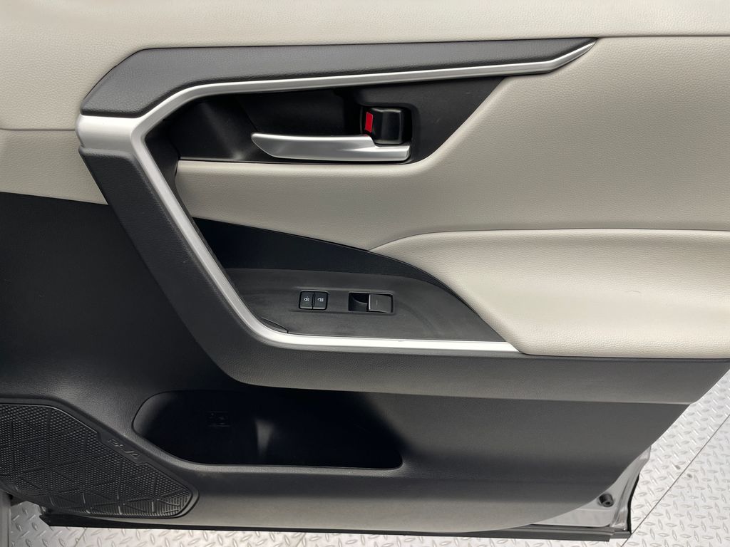 2023 Toyota RAV4 XLE 15