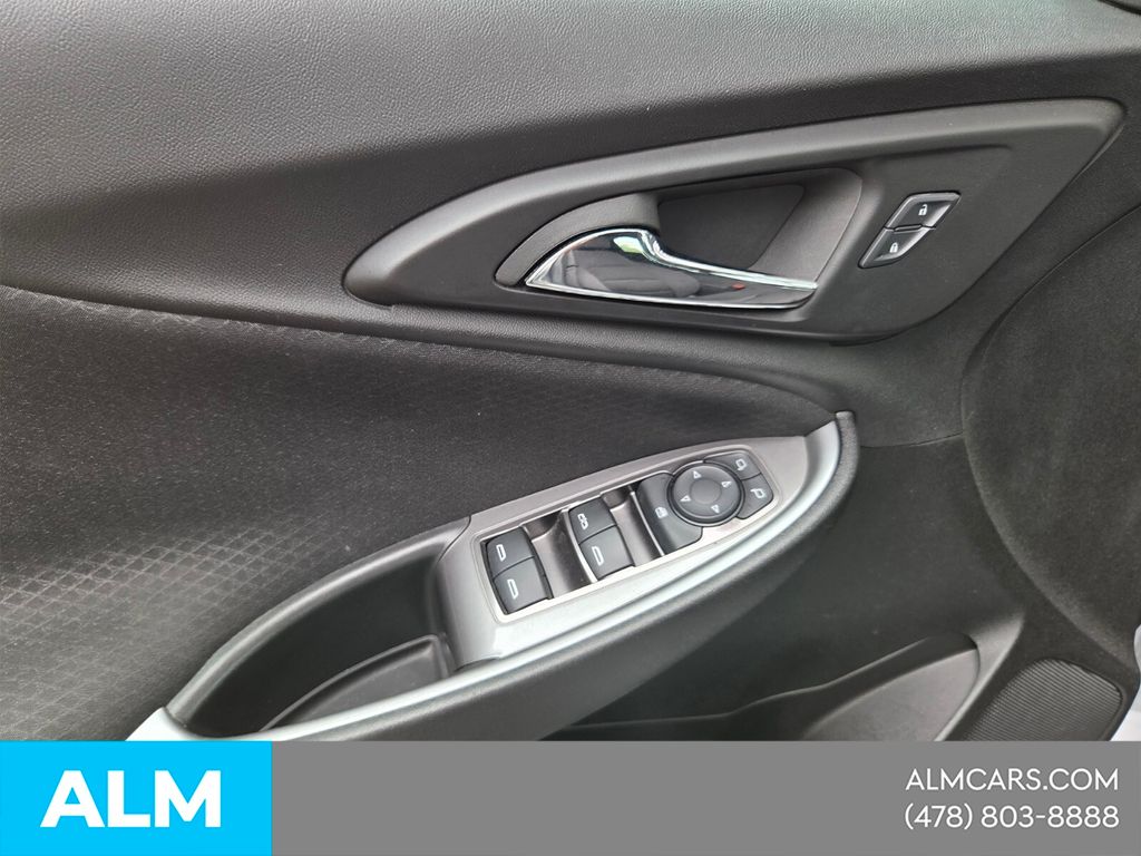 Used 2024 Gray Chevrolet LT image 28