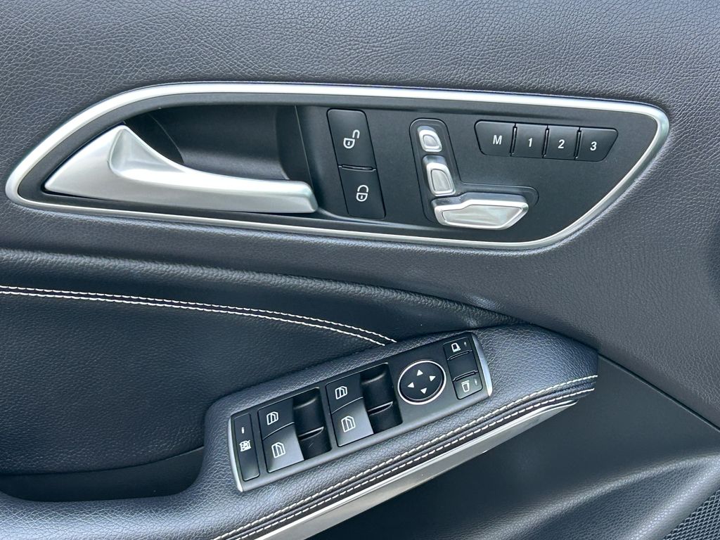 Thumbnail: 2020 Mercedes-Benz GLA - 12