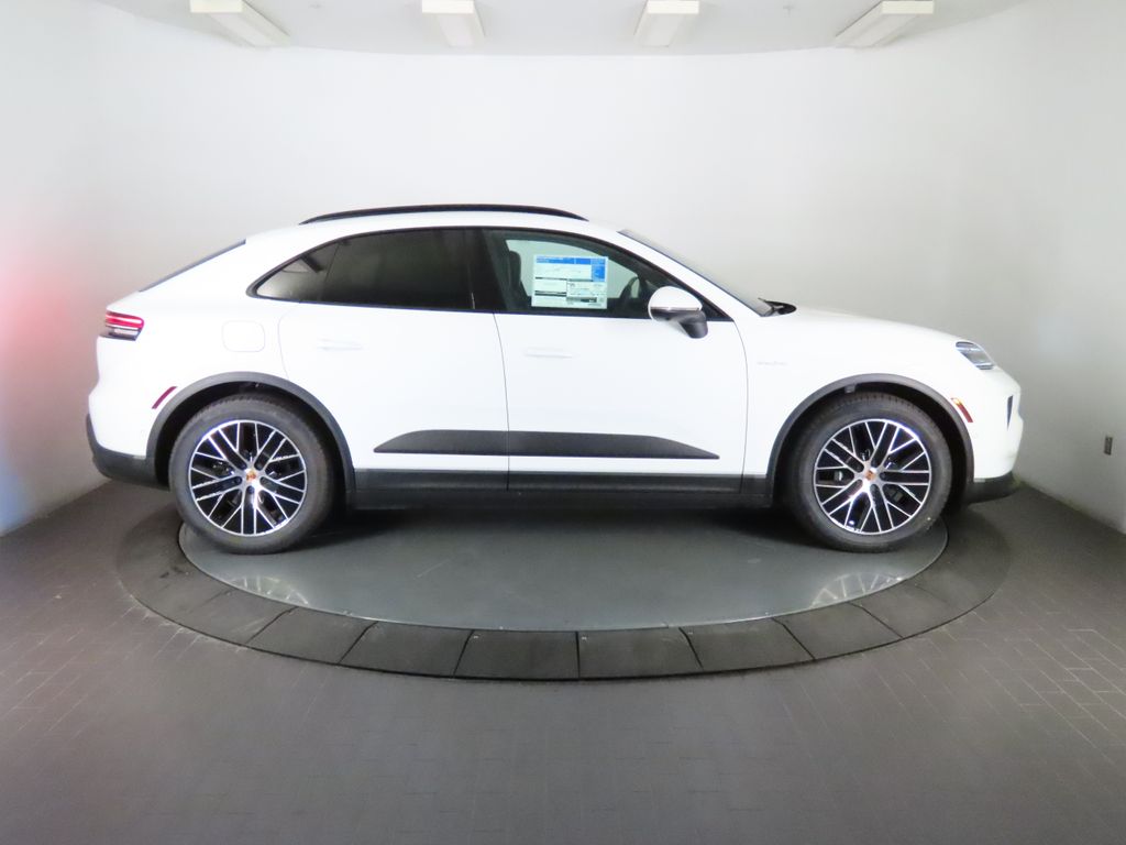 Thumbnail: 2026 Porsche Macan - 8