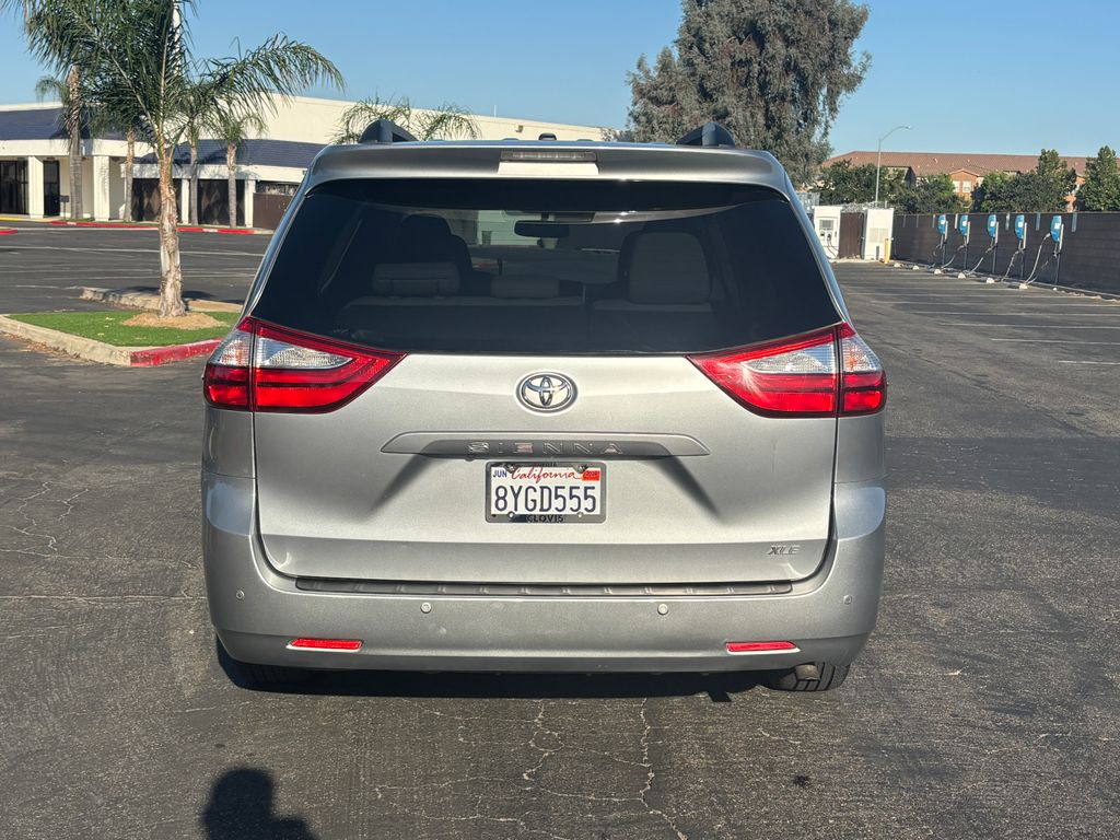 Thumbnail: 2017 Toyota Sienna - 6