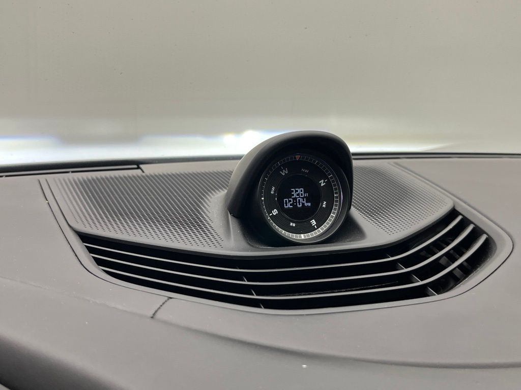 Thumbnail: 2022 Porsche Taycan - 15