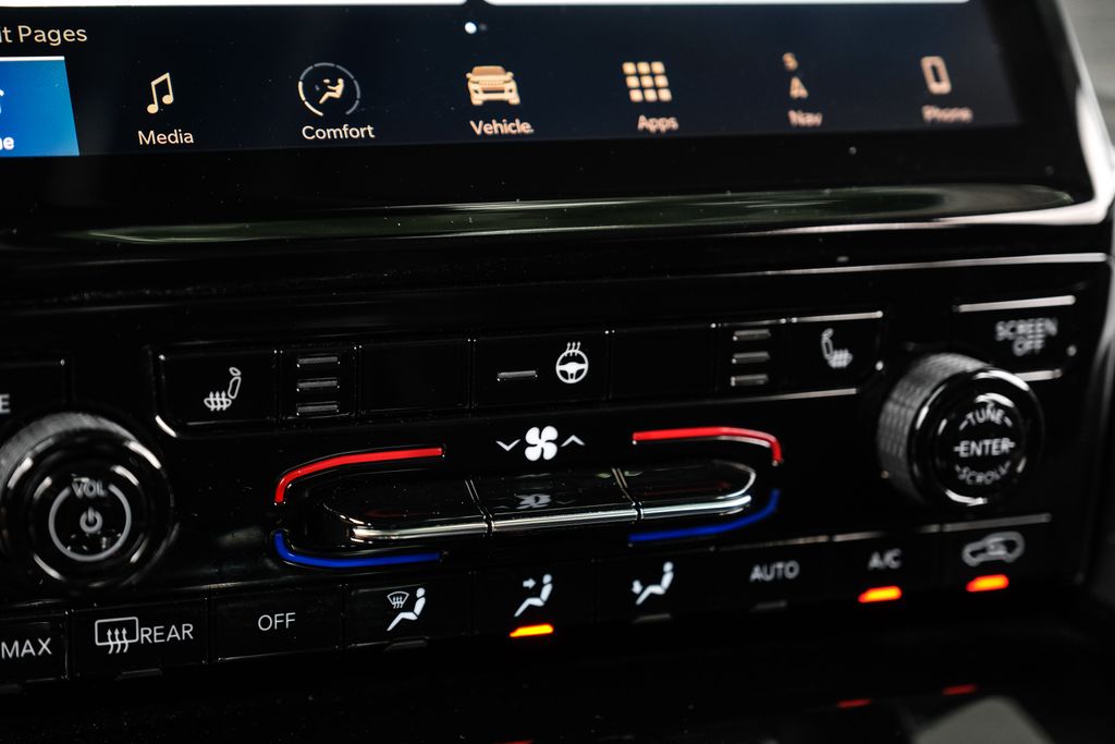 used 2023 Jeep Grand Cherokee car, priced at $34,153