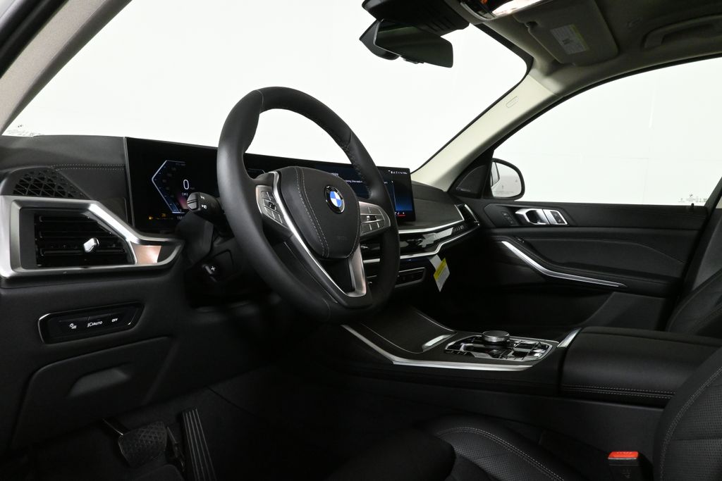 Thumbnail: 2025 BMW X7 - 15