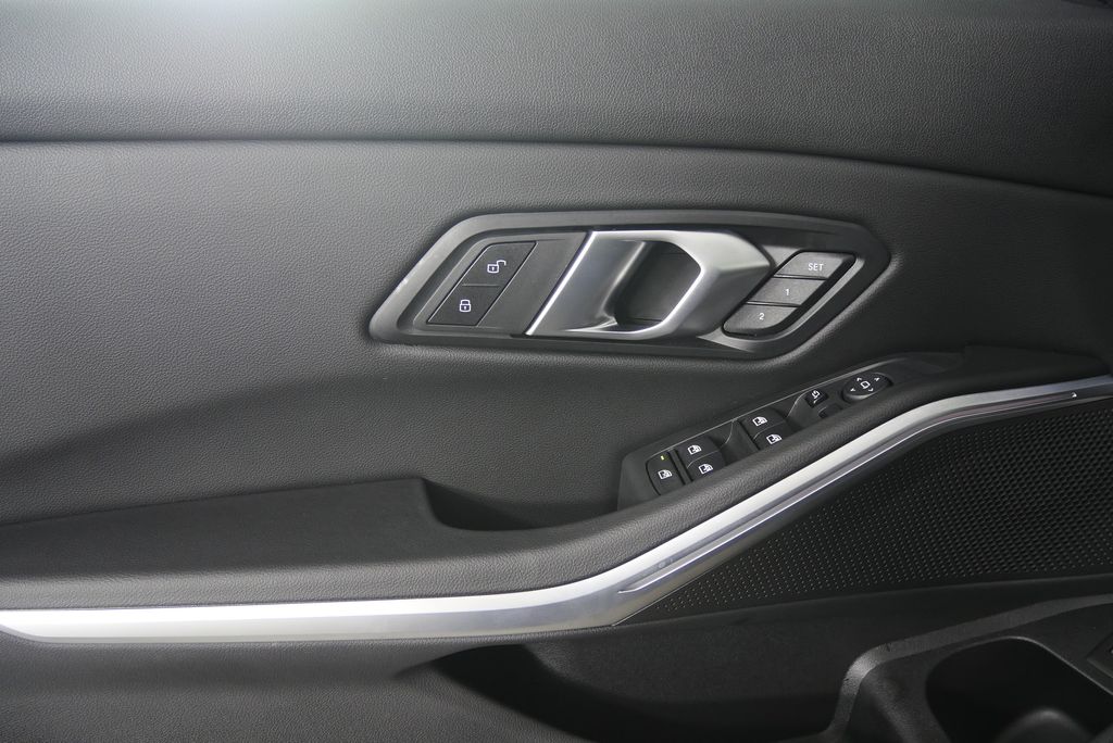 Thumbnail: 2025 BMW 3 Series - 9