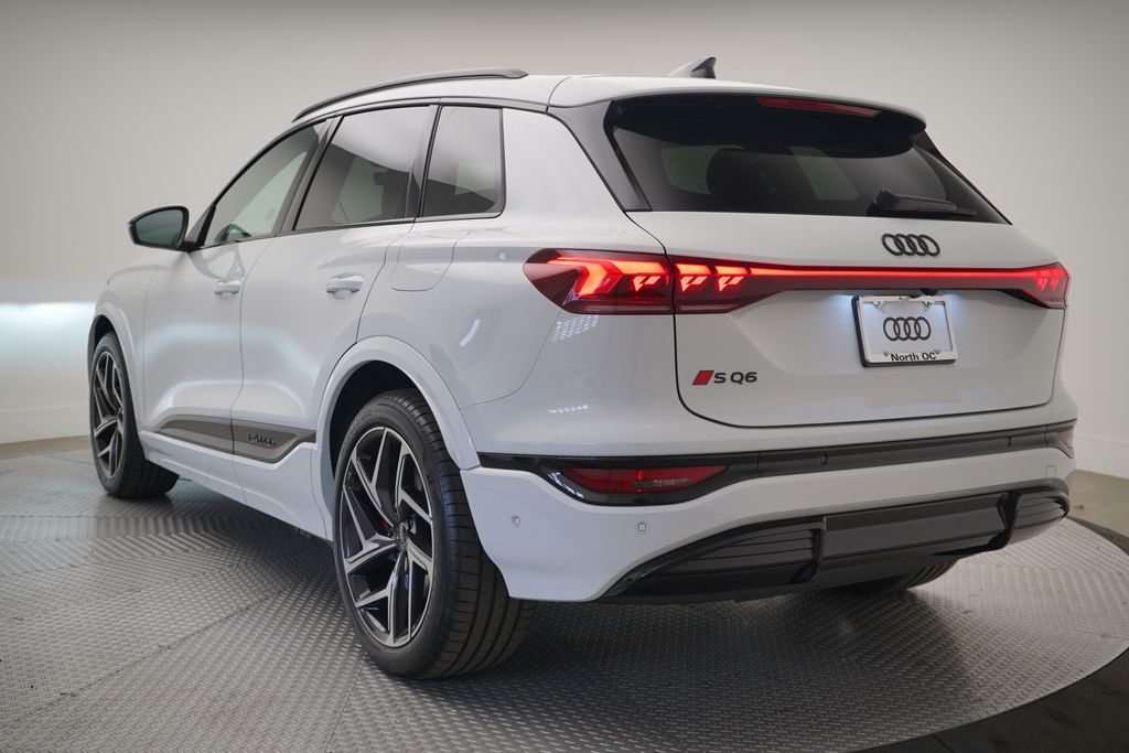 2025 Audi e-tron Premium 4