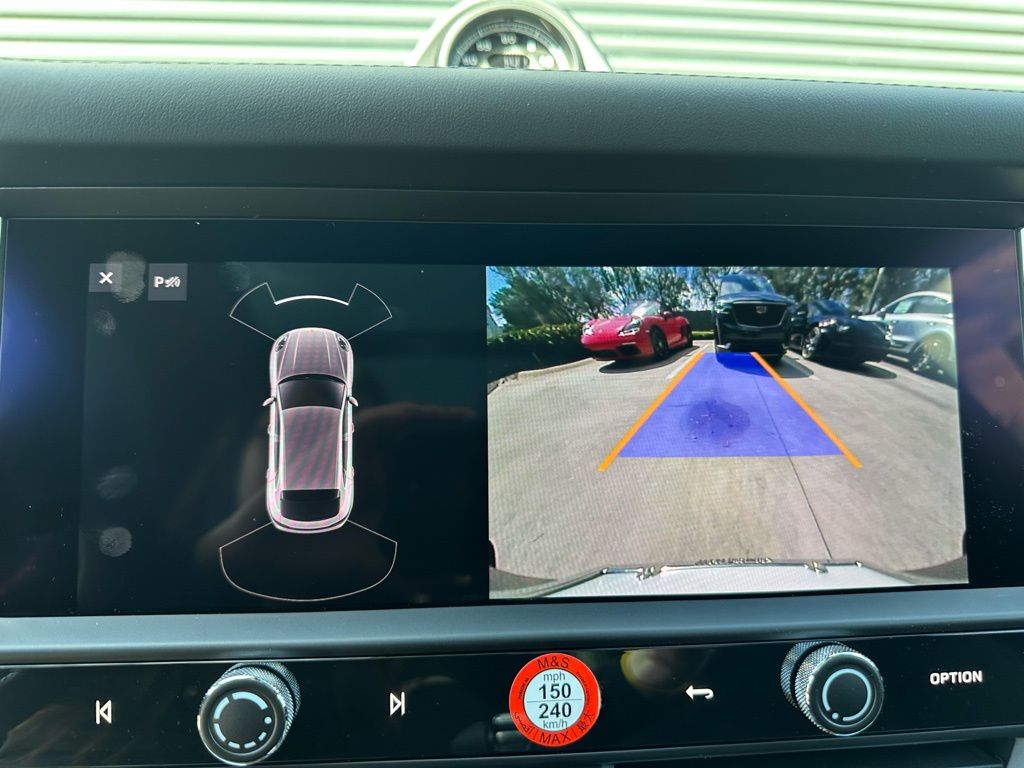 Thumbnail: 2026 Porsche Macan - 32