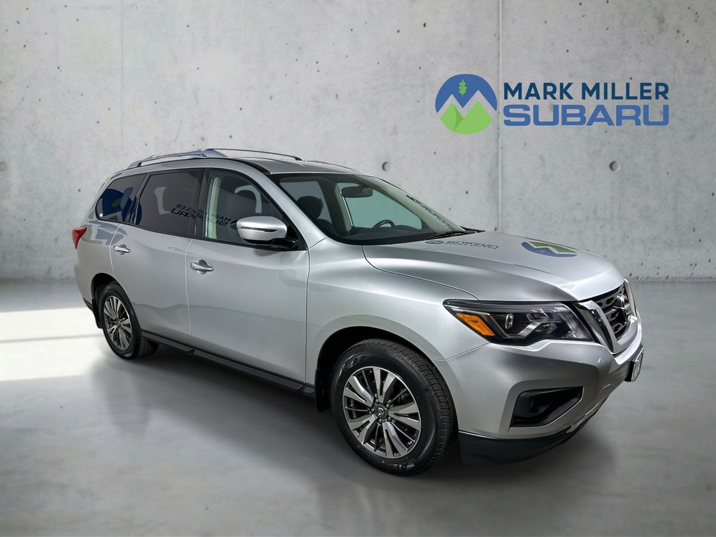 2017 Nissan Pathfinder SV