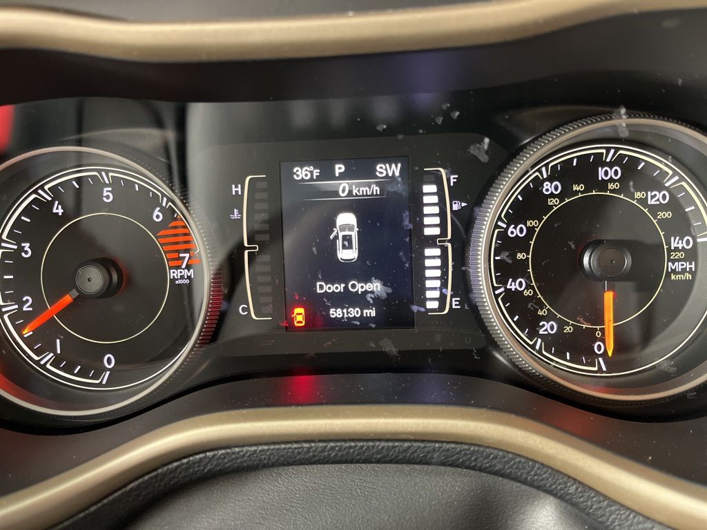 Thumbnail: 2018 Jeep Cherokee - 30