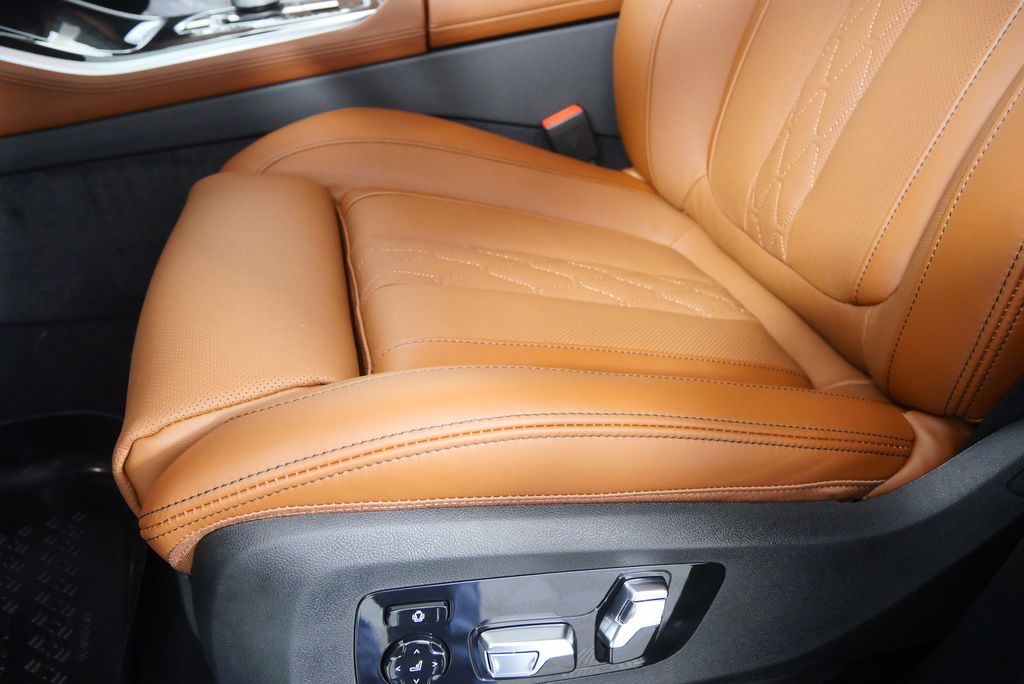 Thumbnail: 2026 BMW X5 - 10