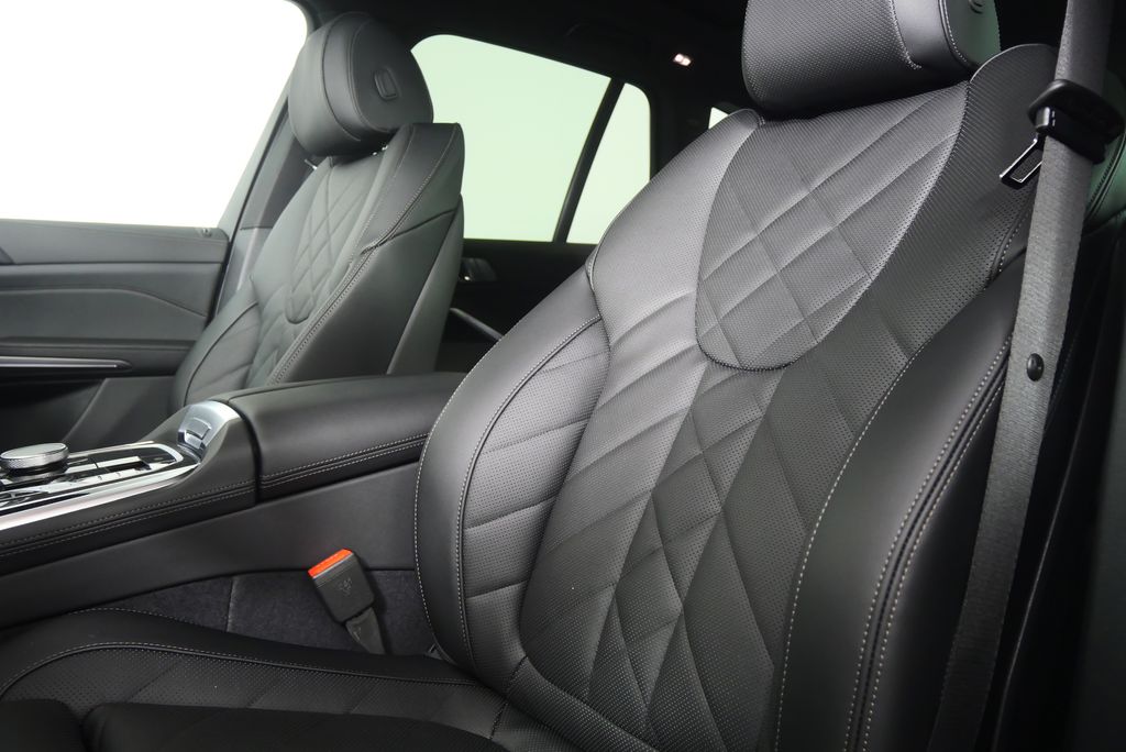 Thumbnail: 2026 BMW X5 - 11