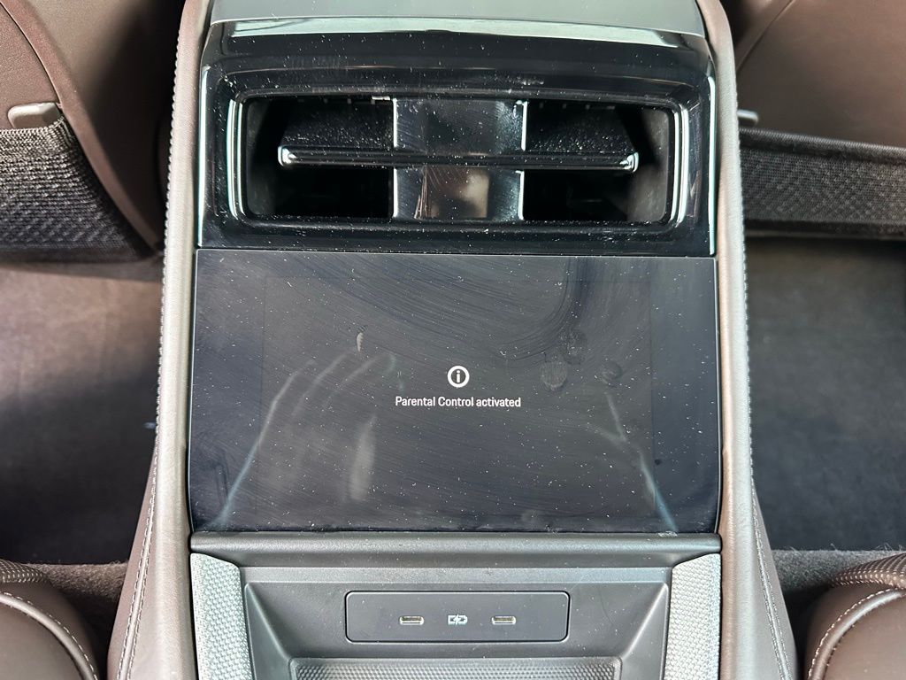 2025 Porsche Panamera  32