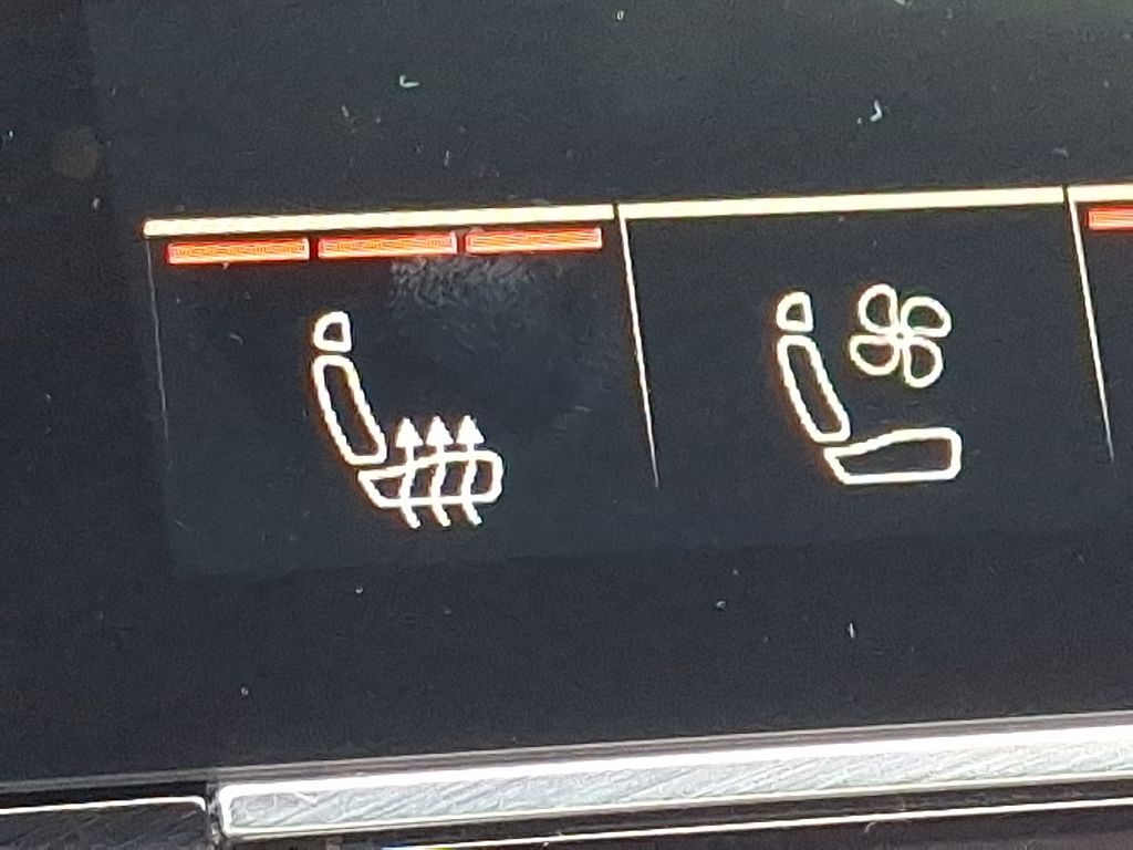 Thumbnail: 2023 Audi SQ7 - 24