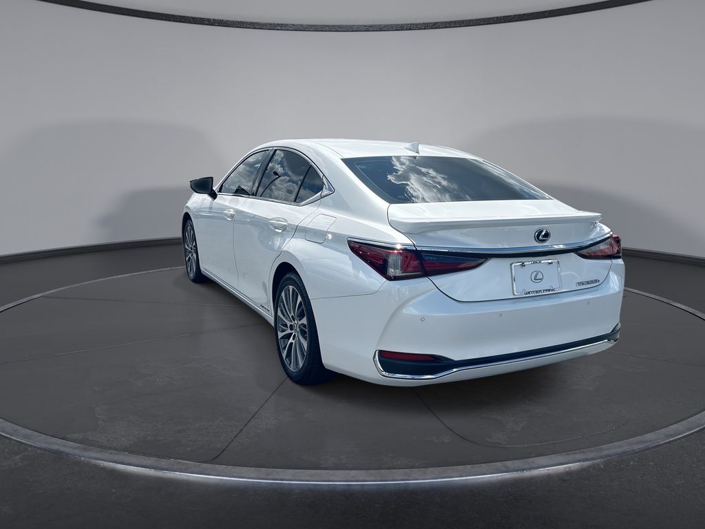 Thumbnail: 2021 Lexus ES - 10