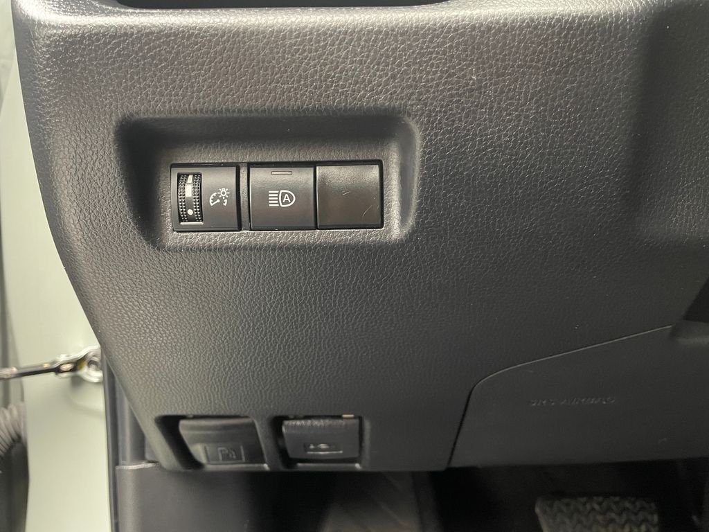 2023 Toyota RAV4 XLE 20