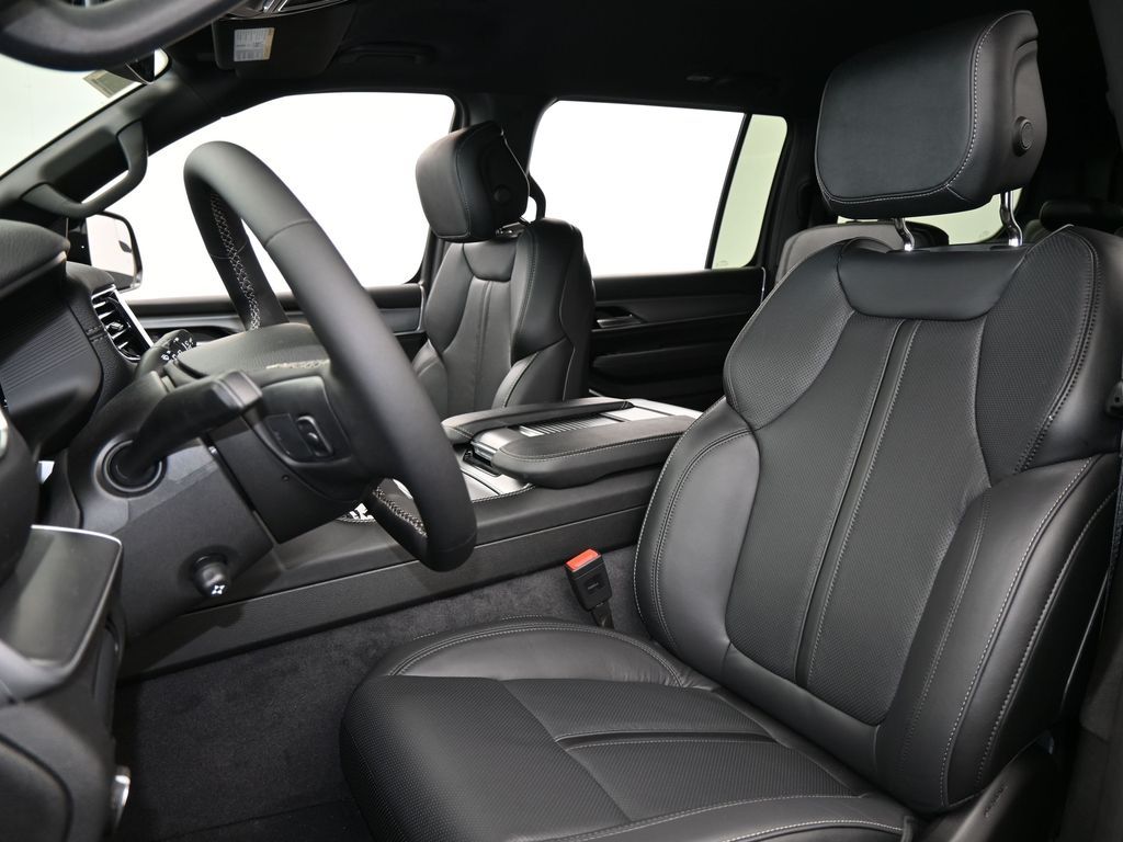 New 2026 High Gloss Black Jeep Limited image 10