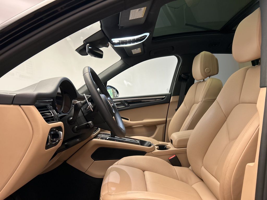Thumbnail: 2025 Porsche Macan - 12