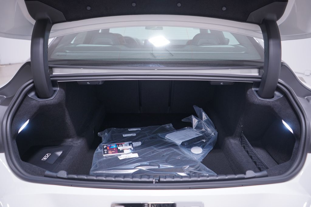 Thumbnail: 2026 BMW 8 Series - 19