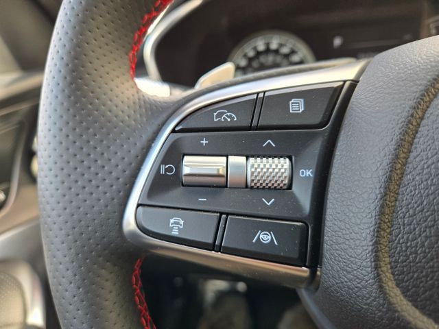 2025 Genesis G70  31