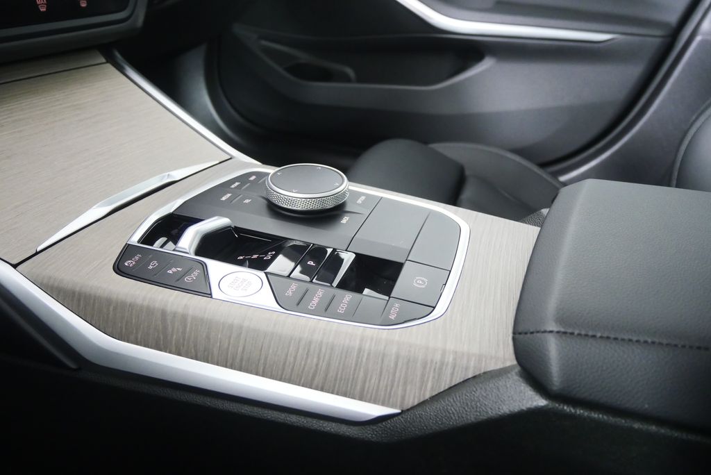 Thumbnail: 2025 BMW 3 Series - 24