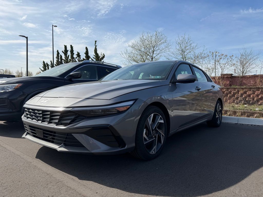 2025 Hyundai Elantra Hybrid Limited