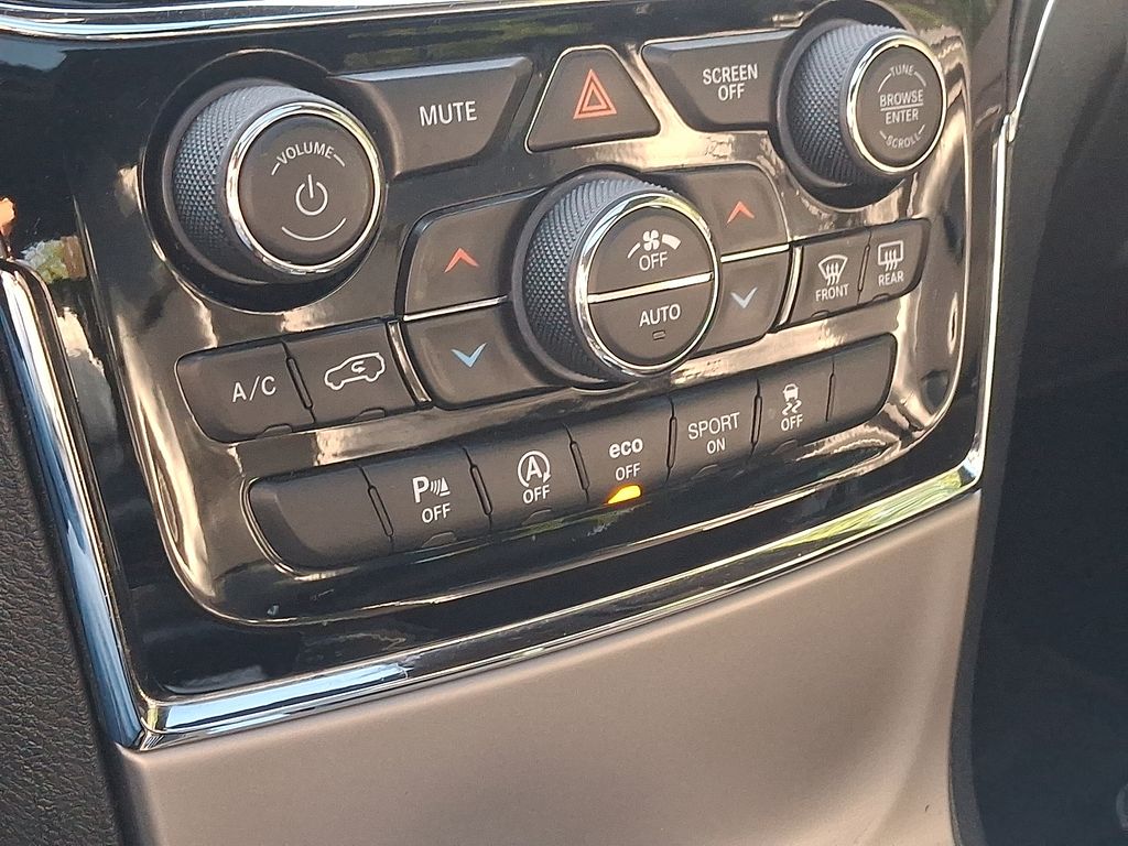 Thumbnail: 2019 Jeep Grand Cherokee - 16