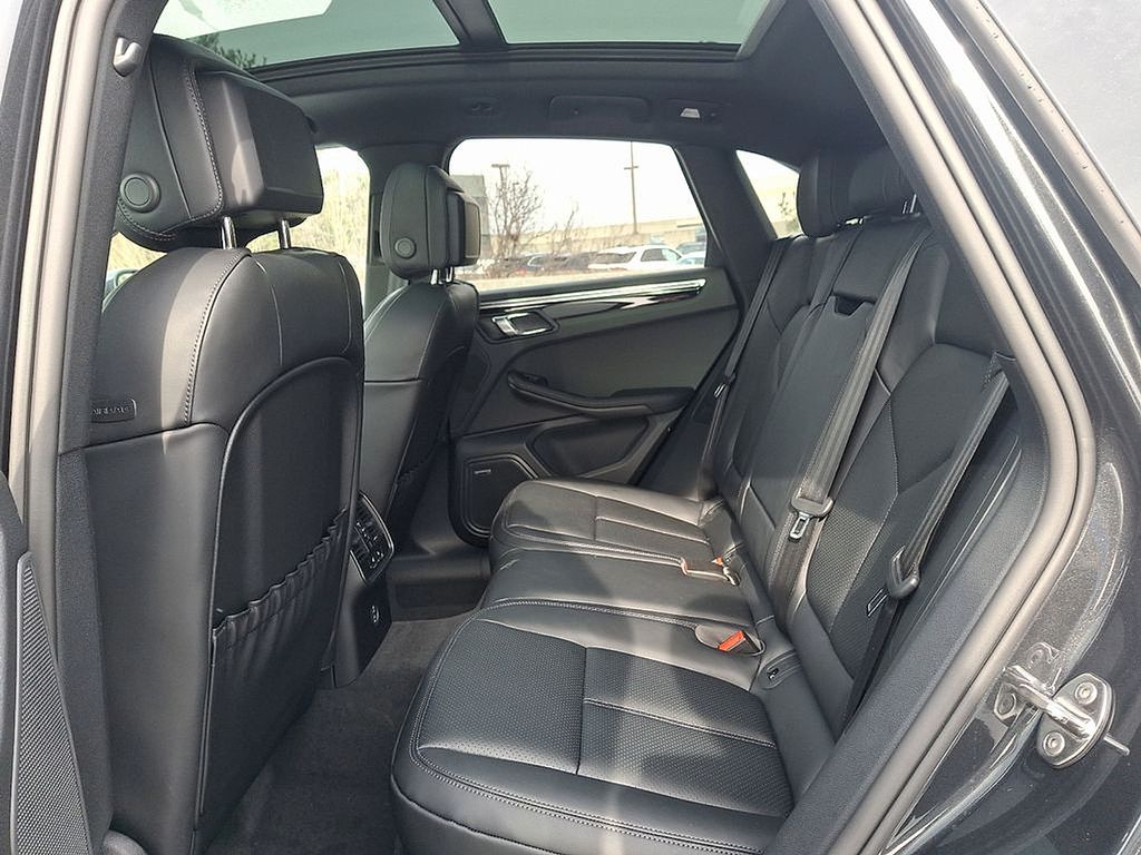 Thumbnail: 2025 Porsche Macan - 12