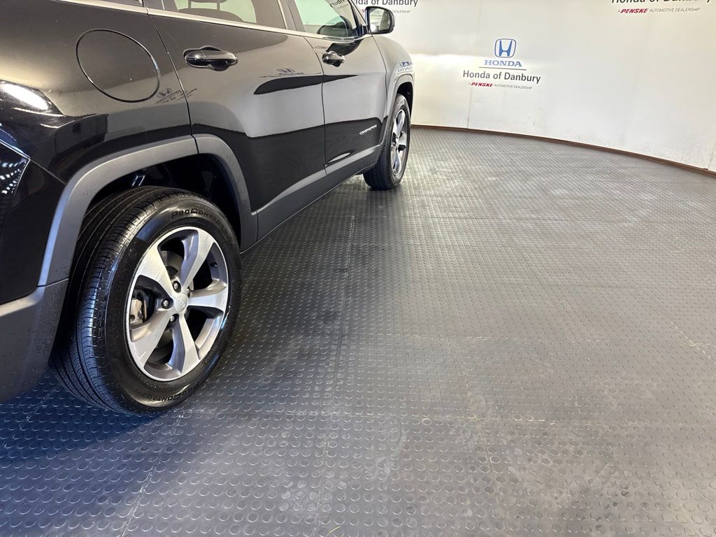Thumbnail: 2021 Jeep Cherokee - 4