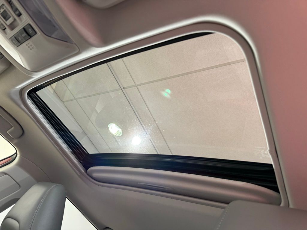 Thumbnail: 2021 Toyota RAV4 - 18