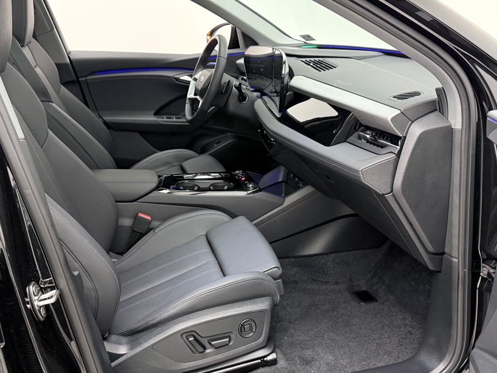 Thumbnail: 2025 Audi Q6 e-tron - 15