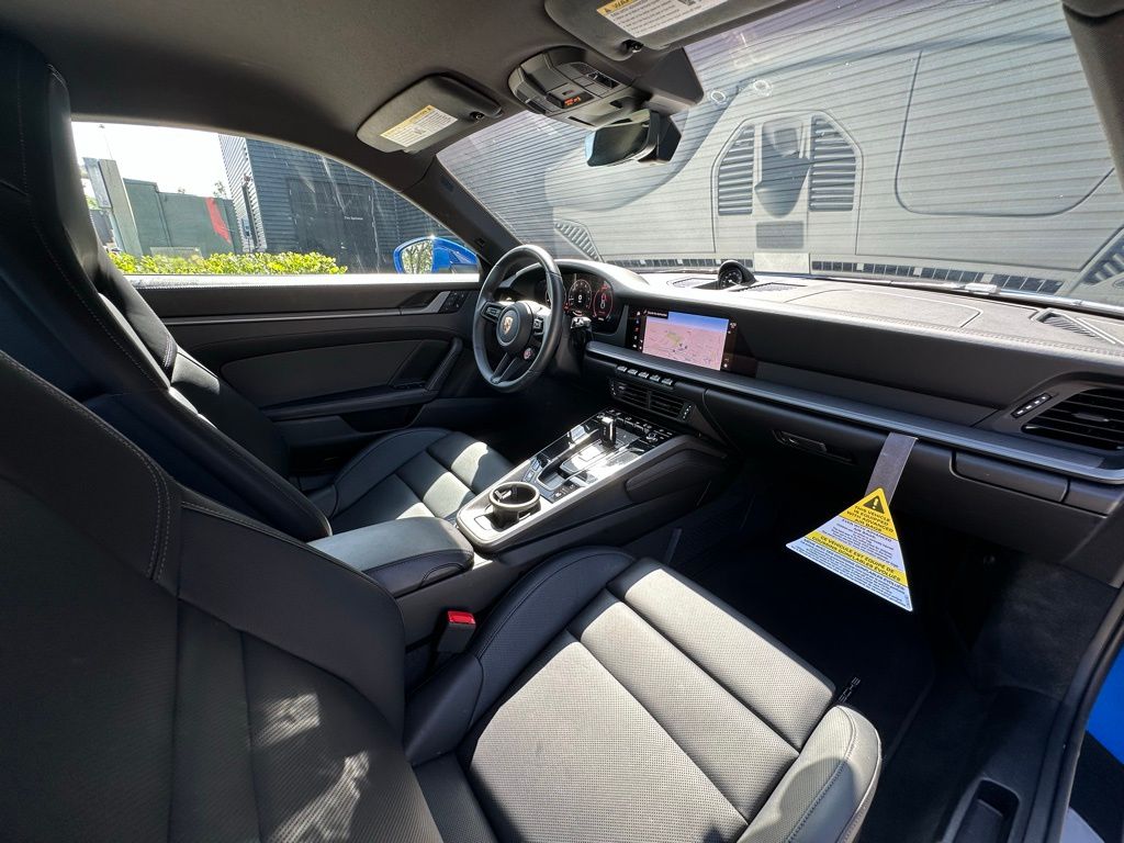 Thumbnail: 2025 Porsche 911 - 32