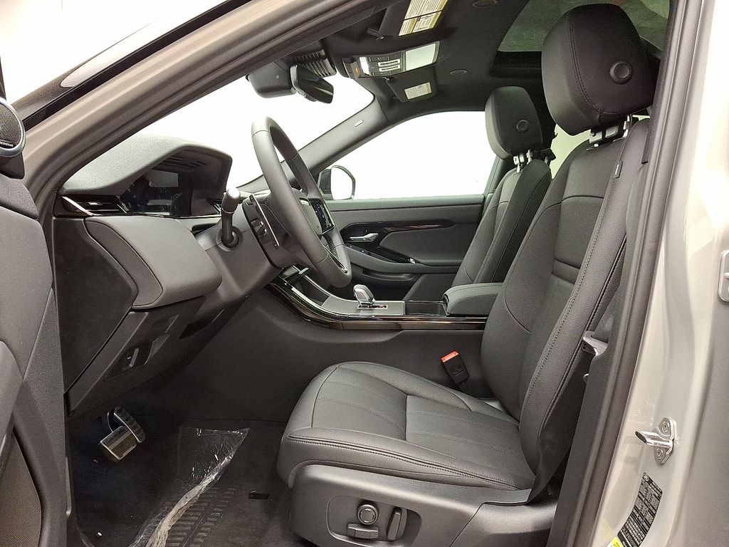 2026 Land Rover Range Rover Evoque Dynamic 8