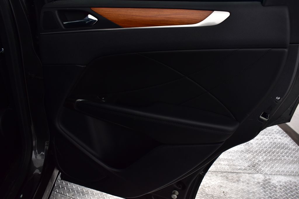 Thumbnail: 2019 Lincoln MKC - 31