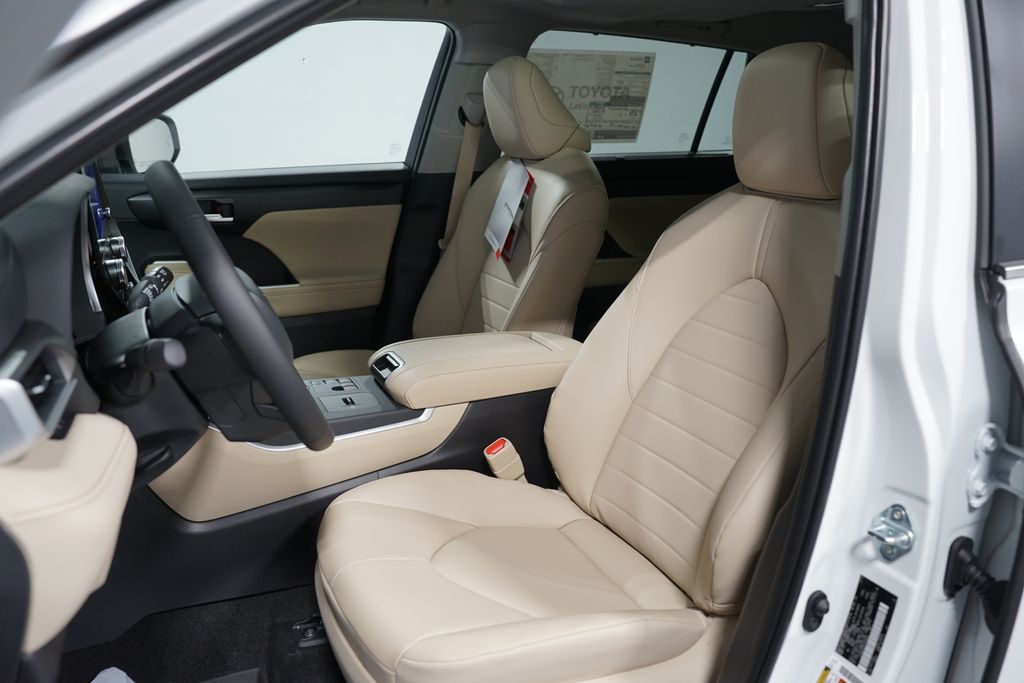 Thumbnail: 2025 Toyota Highlander - 27
