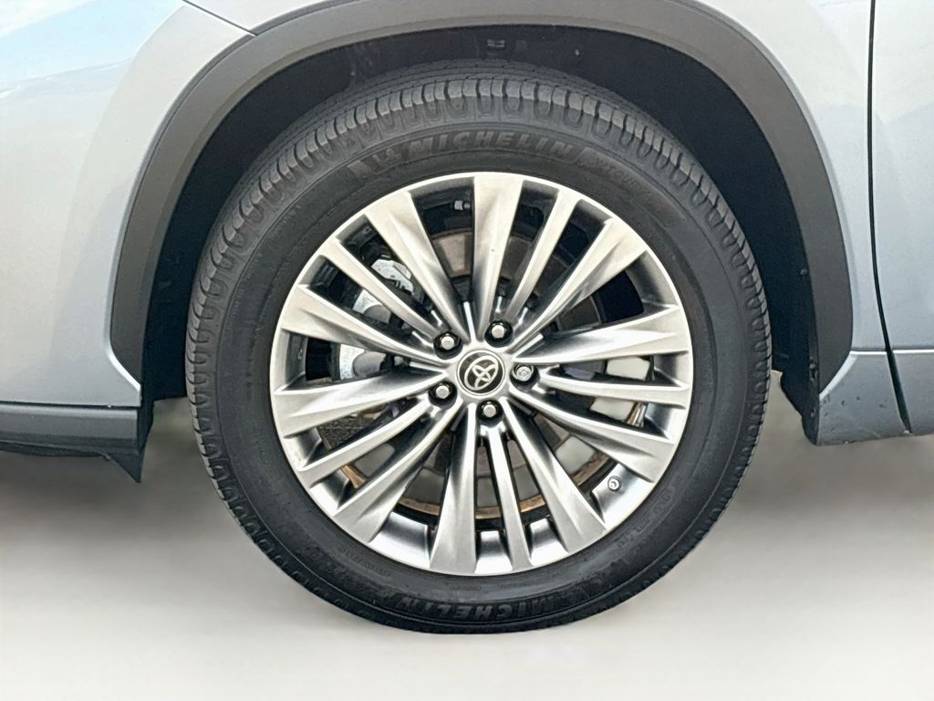Thumbnail: 2020 Toyota Highlander - 31