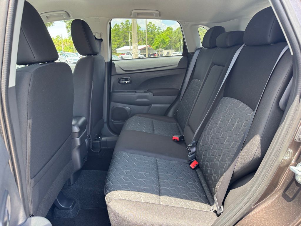 2025 Mitsubishi Outlander Sport LE photo 12