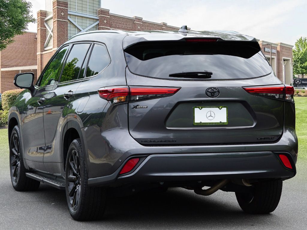 Thumbnail: 2023 Toyota Highlander - 7