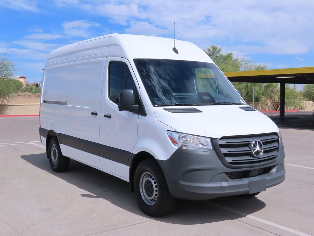 Thumbnail: 2025 Mercedes-Benz Sprinter - 3