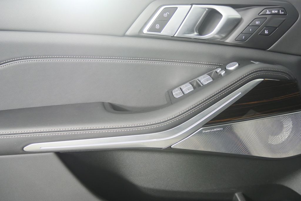 Thumbnail: 2025 BMW X7 - 9