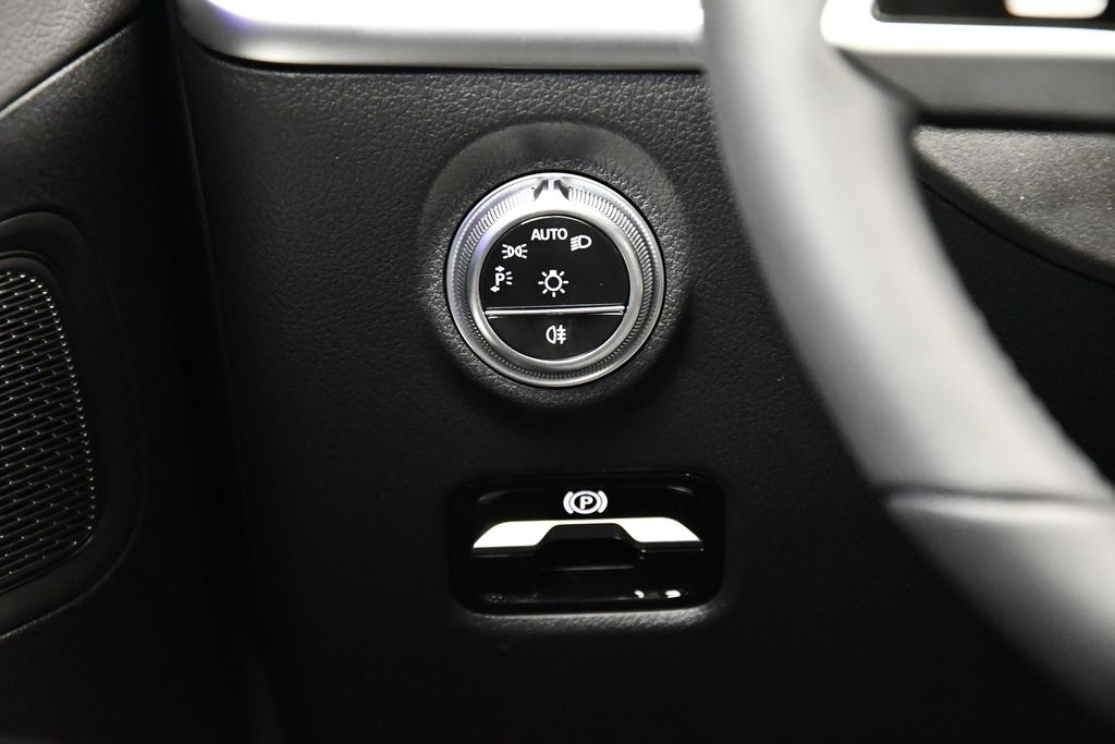 Thumbnail: 2025 Mercedes-Benz C-Class - 21