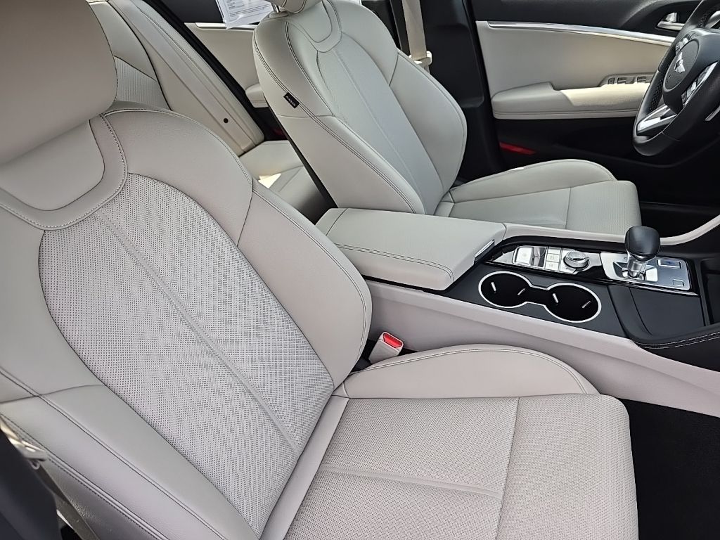 Thumbnail: 2023 Genesis G70 - 23