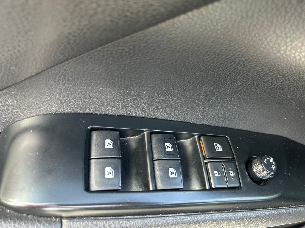Thumbnail: 2020 Toyota Camry - 23