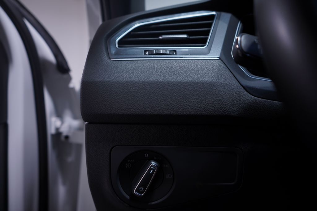 Thumbnail: 2020 Volkswagen Tiguan - 19