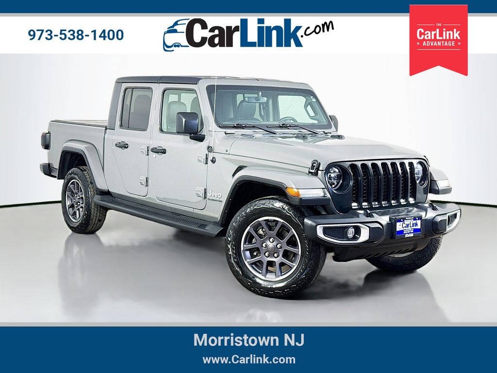 Sting-Gray Clearcoat 2021 Jeep Gladiator Pickup Truck Four-Wheel Drive 6-Speed Manual